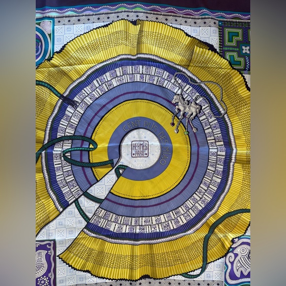 LNWT: Hermes 90 Silk Scarf with box and tag - Picture 7 of 16